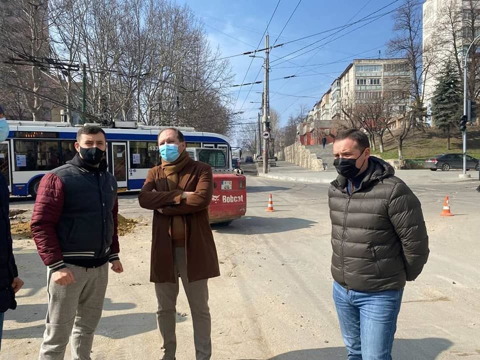 Чебан: С разрешения врачей вышел сегодня на прогулку, проверил ход работ.