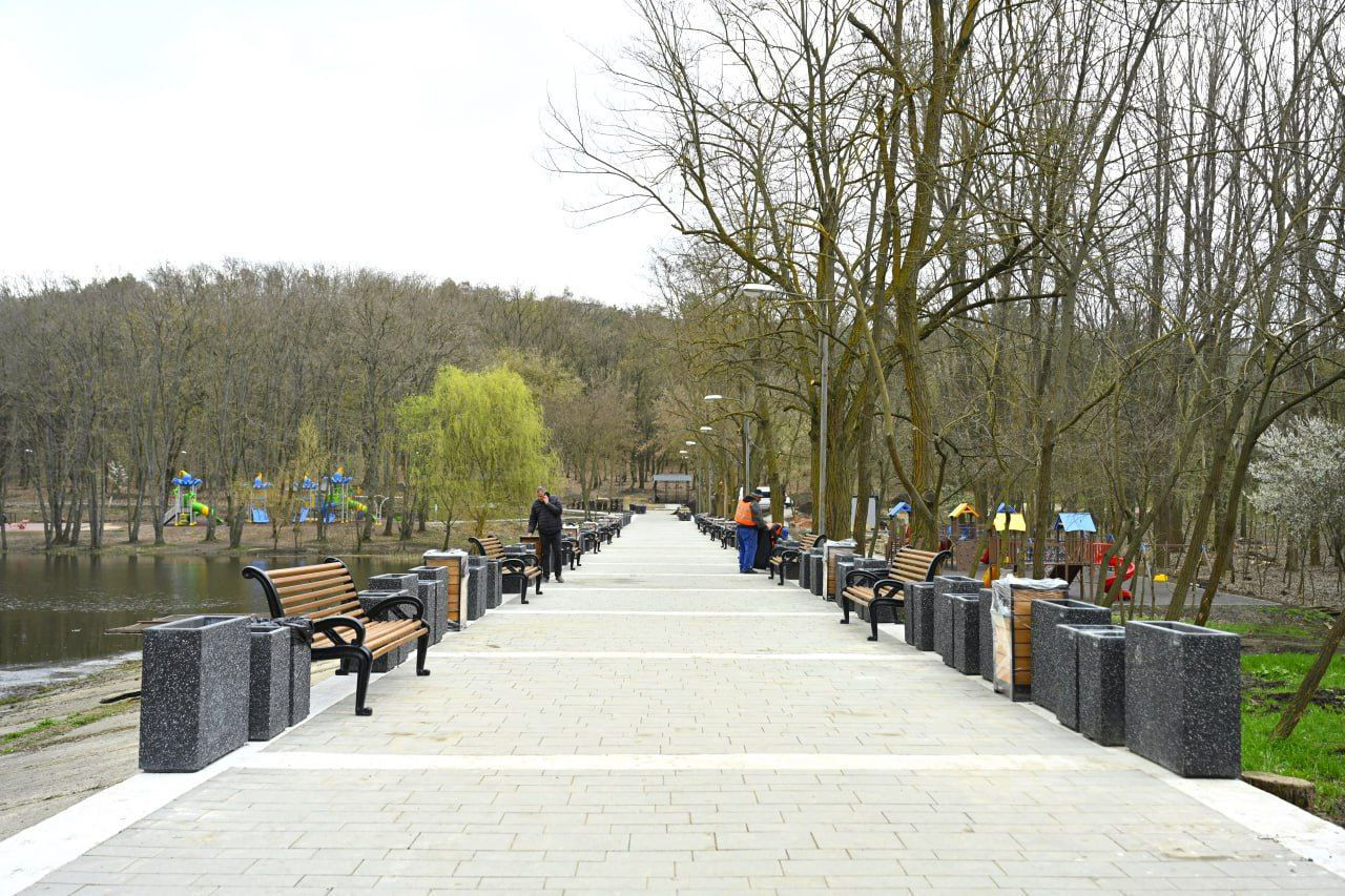 Modernizarea Pădurii-parc Râșcani continuă: Noi sisteme de iluminare și alei.