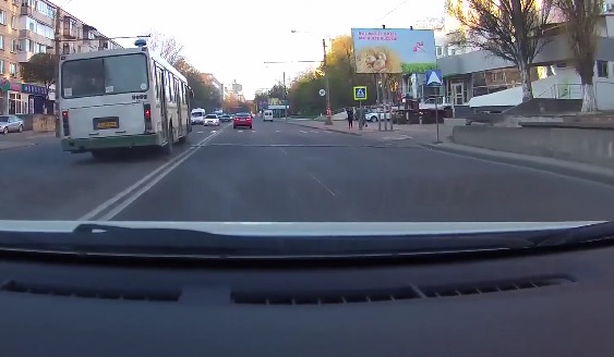 În acest mod, şoferul și-a pus în pericol atît viața sa, cît și a altor participanți la trafic.