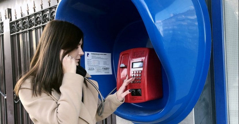 В России предложили вернуть таксофоны.