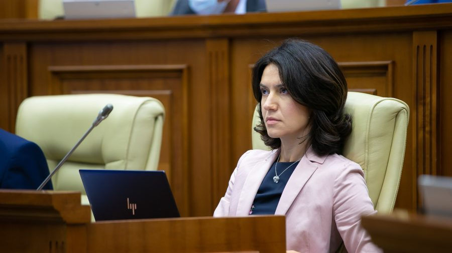 Председатель Парламентской комиссии по правовым вопросам Олеся Стамате.