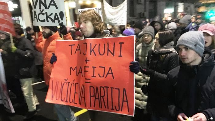 Оппозиция обвиняет президента в том, что используемая им риторика шельмования критиков и оппозиционеров создала в стране обстановку нетерпимости.