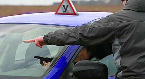 Преподаватель вымогал 300 евро за помощь в сдаче экзаменов по вождению. autoportal.ua