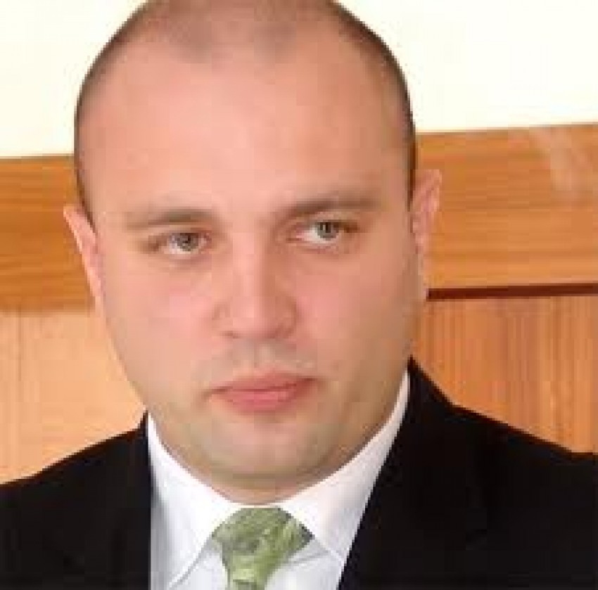 Precizăm că Roman Revenco a fost demis din funcție la 18 iulie, curent, la cererea premierului Vlad Filat.