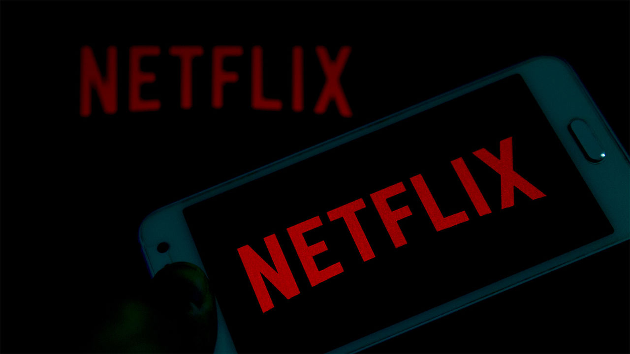 Netflix начал борьбу с обменом паролями.