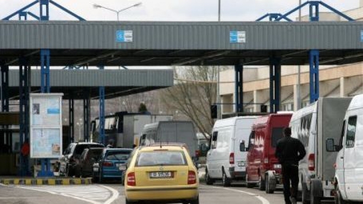 Acestea asteapta de cateva ore sa treaca de controlul vamal spre Moldova.