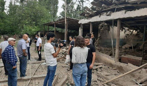 В Баку заявили, что снаряды ВС Армении упали на жилые дома на границе. Фото: newtribuna.ru.