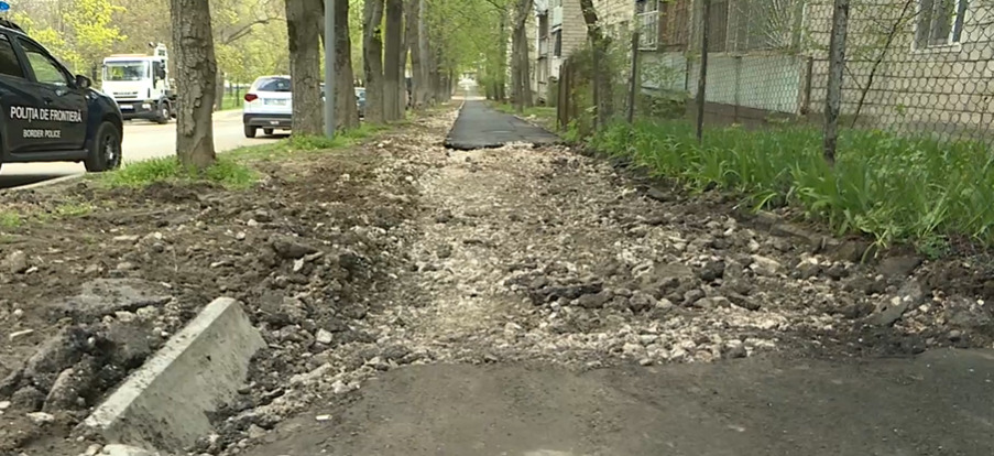 Мэр потребовал от Apă-Canal Chişinău как можно быстрее запломбировать все ямы.
