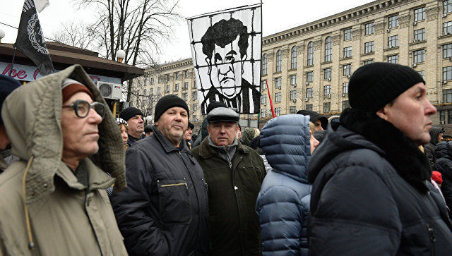 Cейчас ситуация под Октябрьским дворцом полностью контролируема правоохранителями.