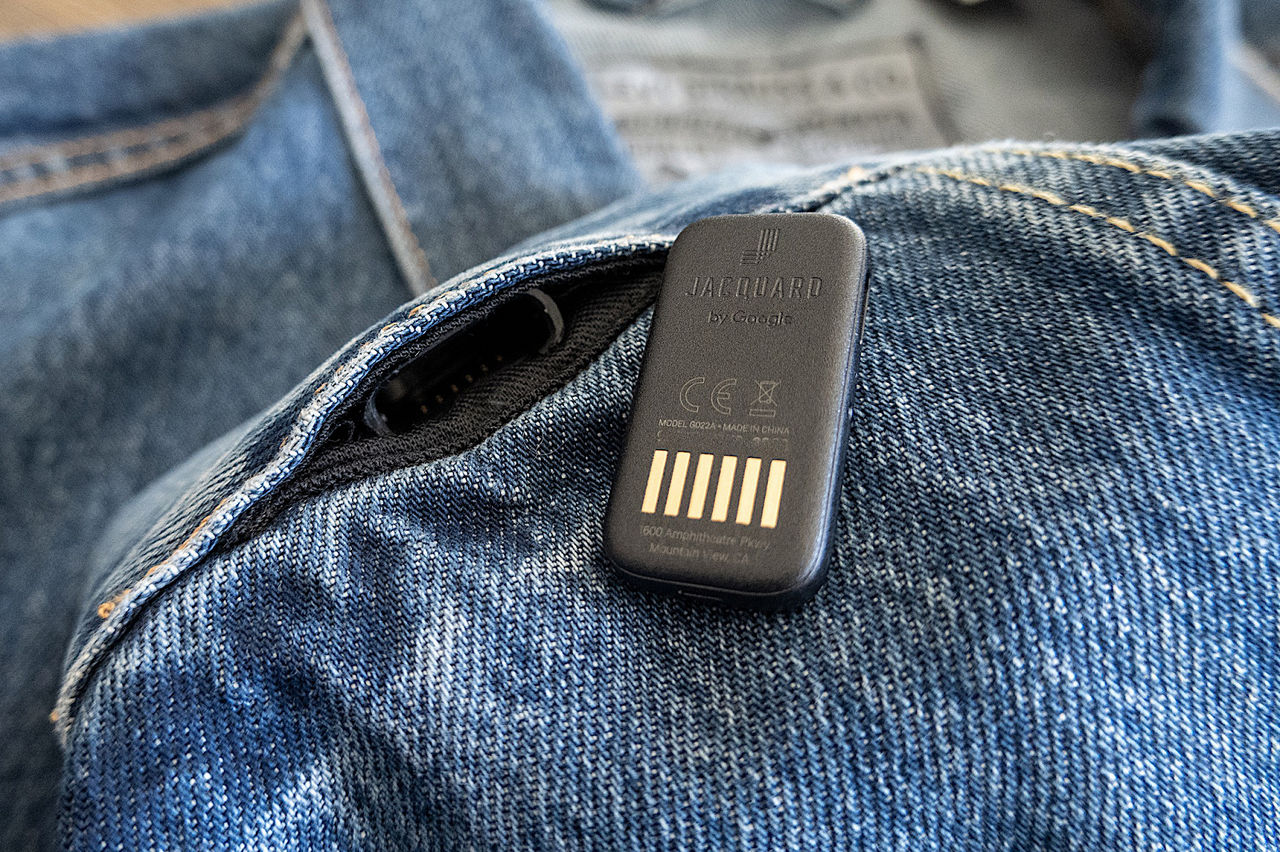 Google и Levi's представили "умные" куртки.