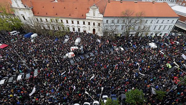 Proteste masive în Slovacia după asasinarea jurnalistului Jan Kuciak.