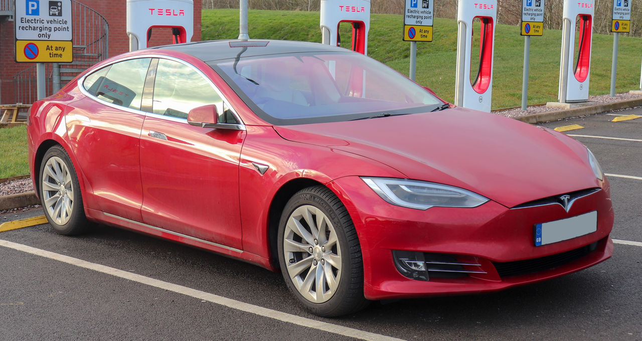 Германия отзовет 59 тысяч электромобилей Tesla в мире из-за ошибки в ПО.