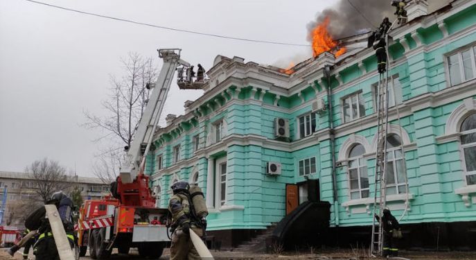 Врачи проводили операцию в горящем кардиоцентре.