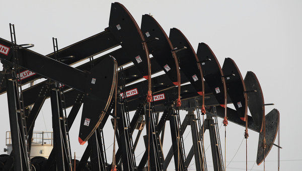 Средняя цена барреля нефти на уровне $53 позволит 50 нефтяным компаниям прекратить терпеть убытки. Фото: ria.ru