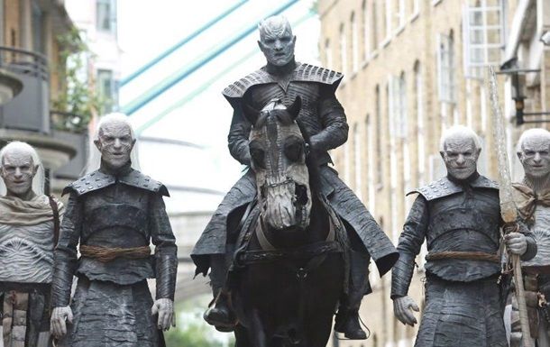 В центре Лондона появились "белые ходоки" из Игры престолов.