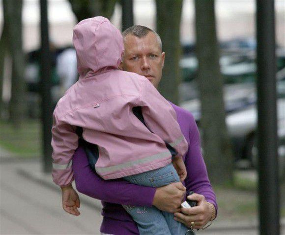 Tatăl care i-a facut singur dreptate fiicei batjocorite de un pedofil. Foto: click.ro