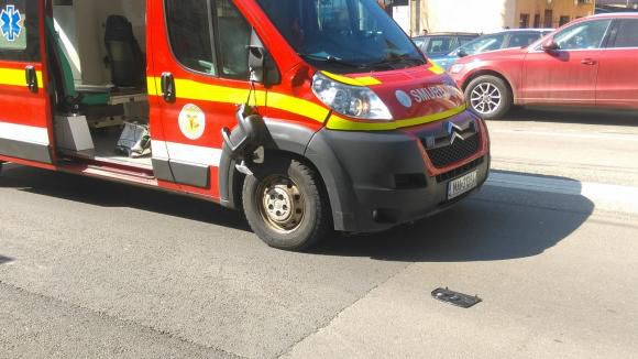 Copil surdomut, omorât pe trecerea de pietoni de o ambulanţă
