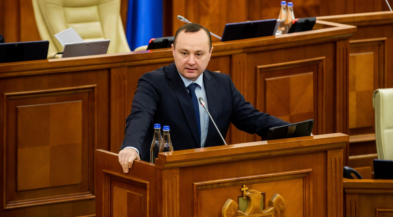Депутаты БКС покинули заседание парламента и присоединились к акции протеста.
