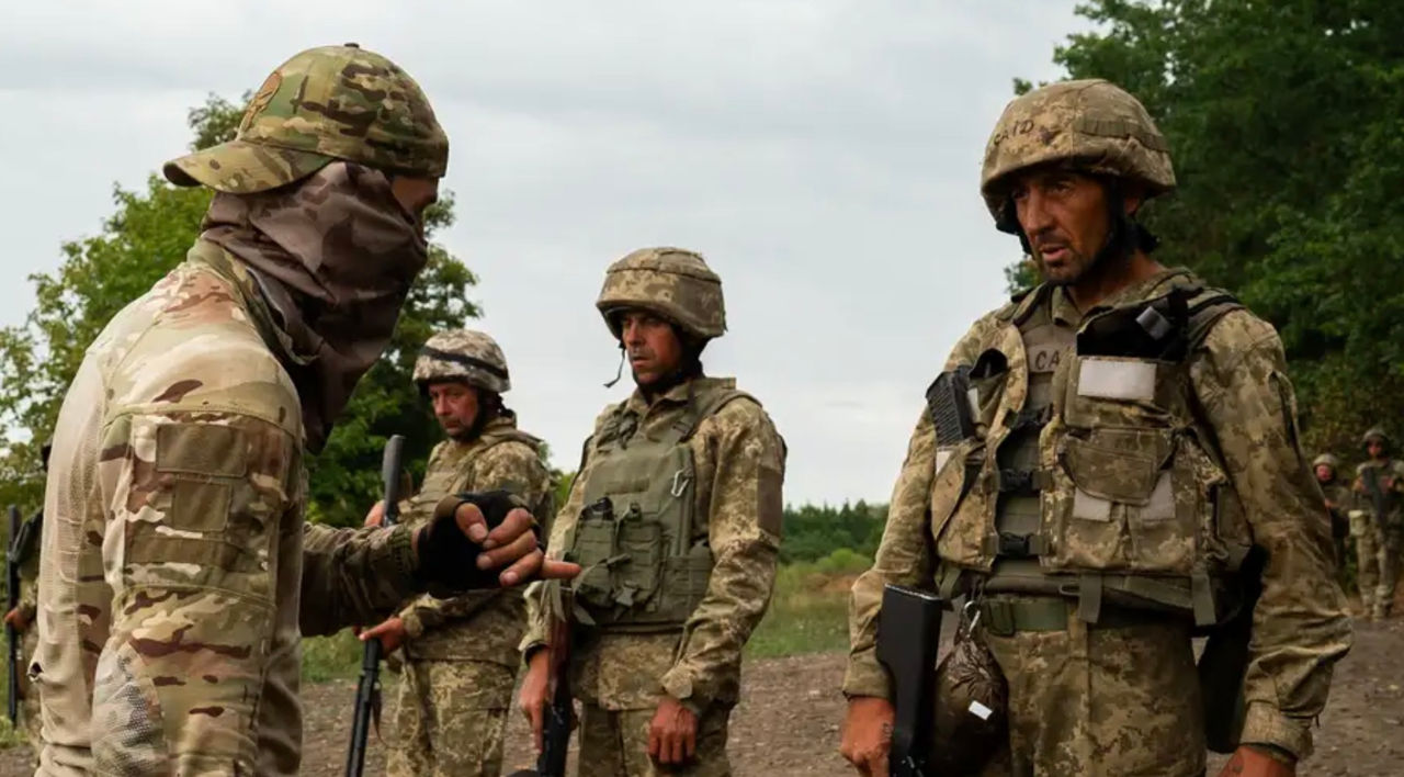 Marea Britanie ar putea trimite instructori militari în Ucraina.
