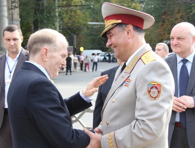 Министр обороны Троенко провел встречу с послом США Мозером.