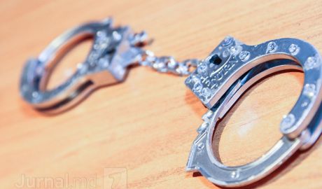 Также приговор обязывает подсудимых выплатить наследникам убитой 368 тыс. леев.