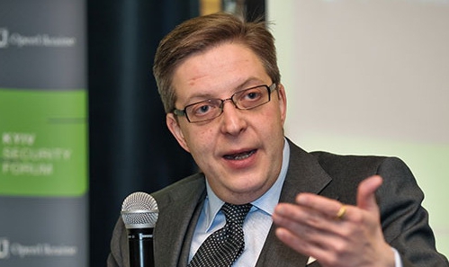 Финский дипломат Пиркка Тапиола.