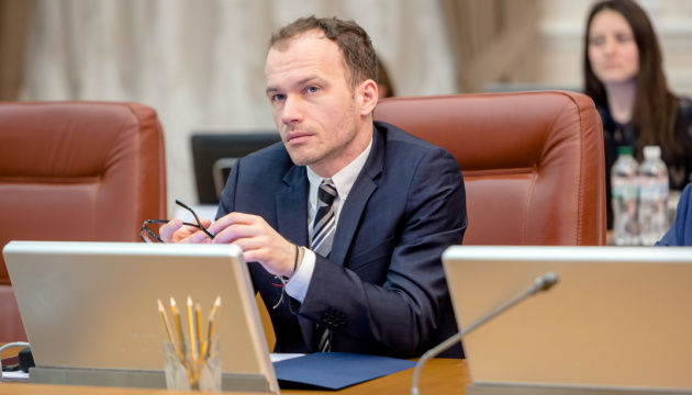 Глава минюста Украины готов брать на работу пожизненно осужденных.