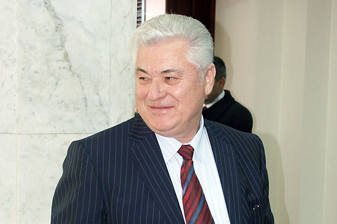Владимир Воронин считает, что нашей стране необходимо вернуться к демократическому развитию и созидательной деятельности.