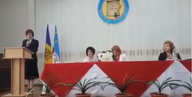 Корина Фусу прочла стих на гагаузском языке.