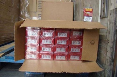 Aceastea sunt suspectate de contrabandă cu țigări, tranzacții prin care ar fi păgubit statul cu 285.000 de lei.   