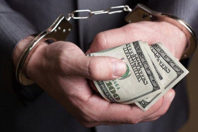 В Глодянах за взятку в 4000 евро задержан адвокат.