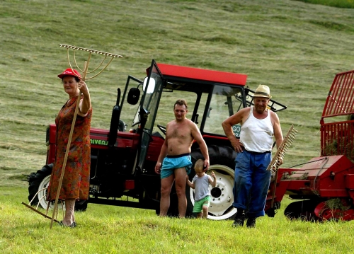 Nu doar fermierii au această problemă. Şi micii producători se plâng de preţurile mari ale furajelor.  