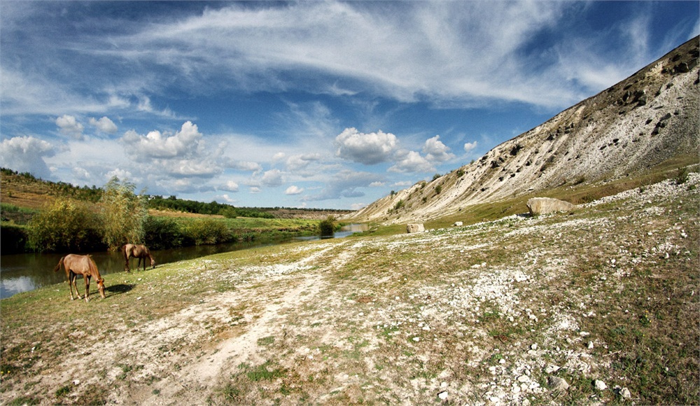 Долина реки Рэут. Фото: BARANCEAN SERGIU