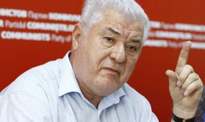 "Noi aceşti politicieni de la guvernare îi comparăm cu acest instrument, (n.r. cu prezervativul)", a spus preşedintele PCRM.