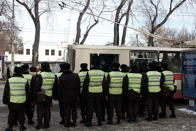 Солдатам вместо дембеля светит срок заключения.