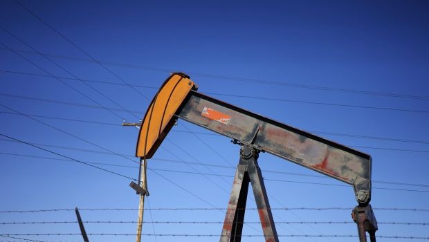 Сдерживают обвал цен на нефть статданные из США.