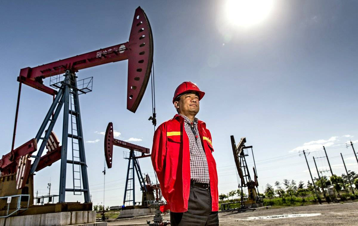 Bloomberg узнал о планах Китая закупить в России нефть для стратегических запасов.