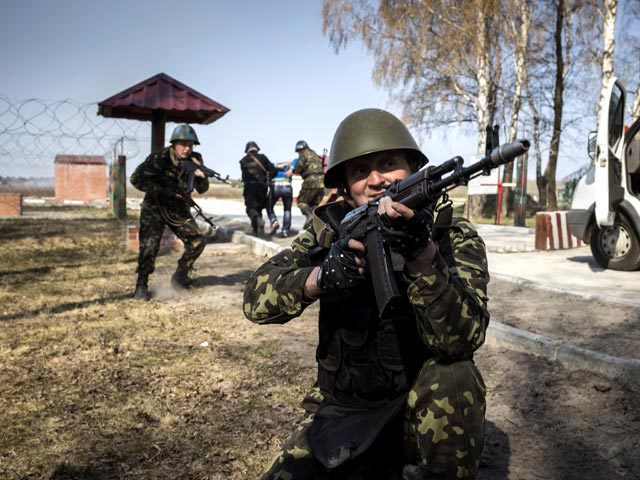 Первые группы инструкторов НАТО прибудут на Украину уже на следующей неделе.