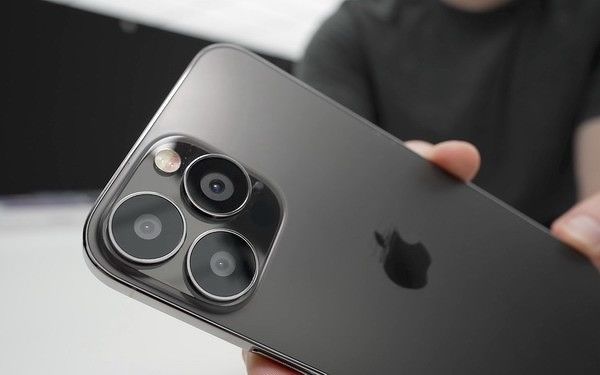 iPhone 13 получат поддержку спутниковой связи.