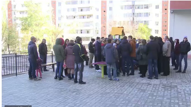 Жильцы многоквартирного дома по улице Соколень готовят петицию местной и центральной власти.