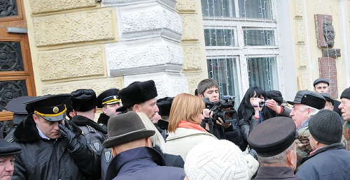 Сегодня утром приднестровские беженцы, участники войны в Приднестровье в 1992 году, пикетировали здание кишиневской примэрии.
