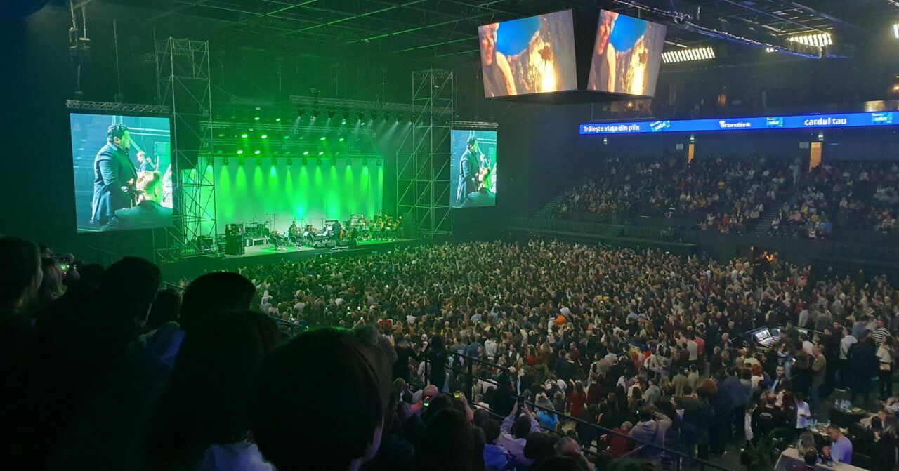 Мужчина, упавший с балкона в Arena Chisinau, еще находится в больнице