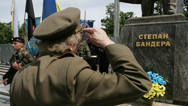 Порошенко приравнял участников ОУН-УПА к ветеранам ВОВ.