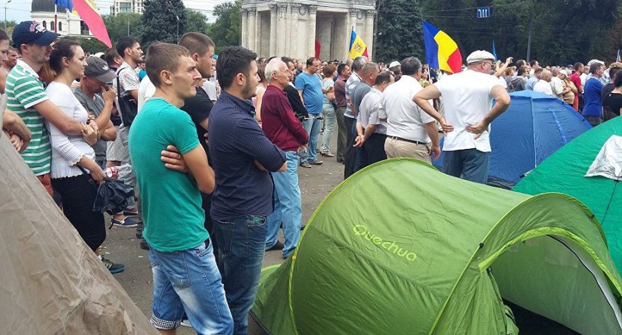 Один из организаторов акции протеста Николай Жосан рассказал, что все идет по плану.