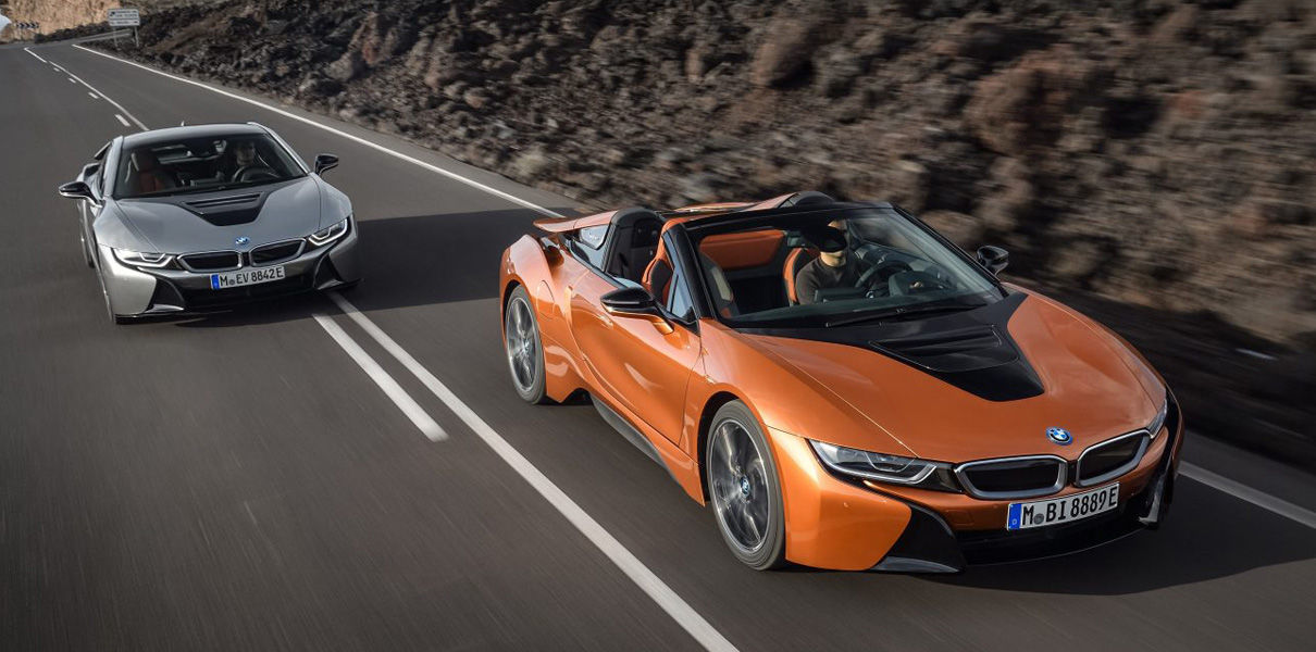 BMW представила гибридный родстер и обновленное купе серии i8.