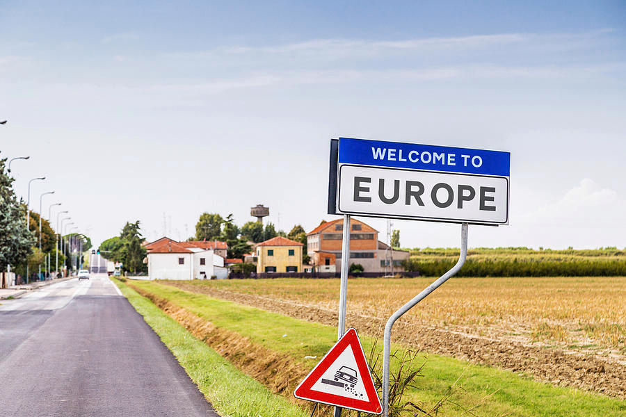 Turiștii care vor călători în UE din 2025 se vor confrunta cu noi reguli.