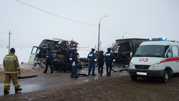 В "Тойоте" находились 11 граждан Узбекистана, два - Таджикистана и один - Азербайджана. Фото: ria.ru