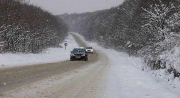 Înainte de a pleca la drum lung, conducătorii auto sunt îndemnați să-și alimenteze mașina cu combustibil.