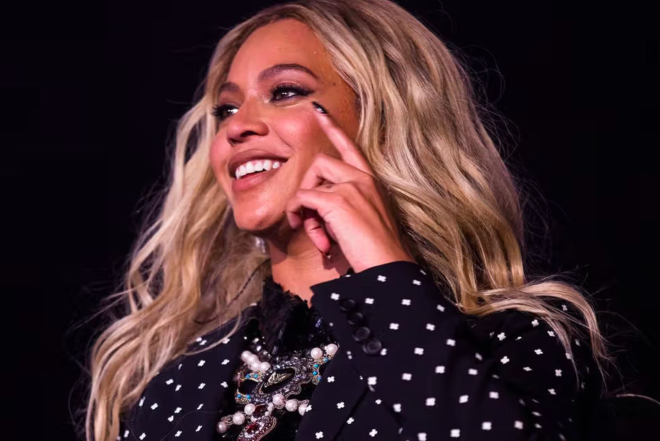 Бренд adidas прекратил сотрудничество с Бейонсе из-за низких продаж линейки Ivy Park.