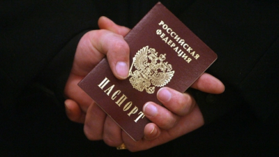 Kievul înăspreşte controlul la frontieră şi schimbă regulile pentru cetăţenii ruşi.